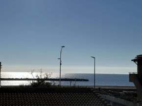 Appartement T2 avec terrasse et garage, à 80m de la plage - FR-1-701-21